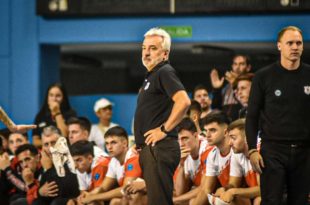 Luis Fernández continuará una temporada más como entrenador de Quilmes
