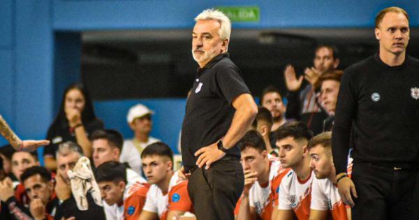 Luis Fernández continuará una temporada más como entrenador de Quilmes