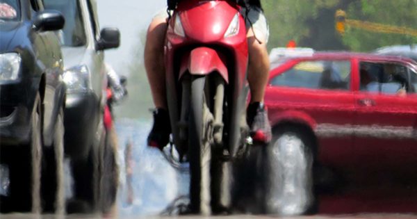 Avanza la prohibición de circular en motos con caños de escape modificados