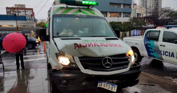 Triple choque con una ambulancia mientras iba a una emergencia