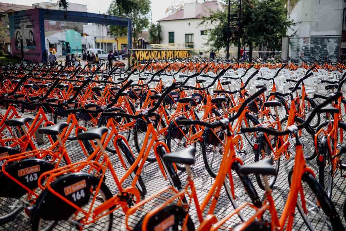 La Universidad Nacional realizó la segunda entrega de bicicletas
