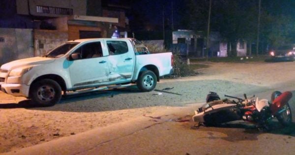 Un motociclista en “estado reservado” tras un choque con una camioneta