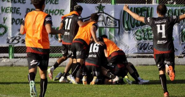 Gran victoria de Círculo Deportivo en Rawson: terminó el partido con nueve jugadores