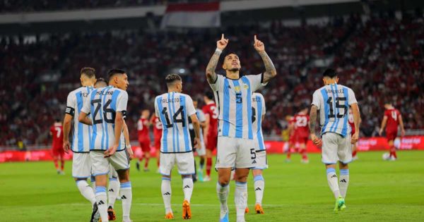 Sin Messi pero con el “Dibu” Martínez, Argentina superó a Indonesia