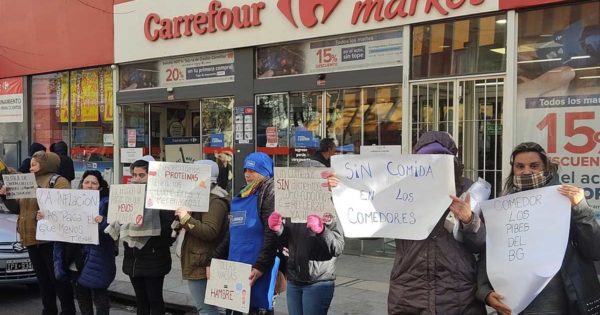 Comedores barriales: reclamo al gobierno y protesta frente a supermercado