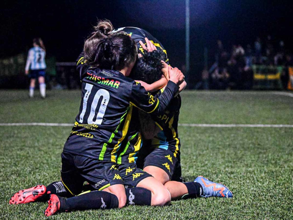 Fútbol femenino: Talleres de Remedios de Escalada, rival de