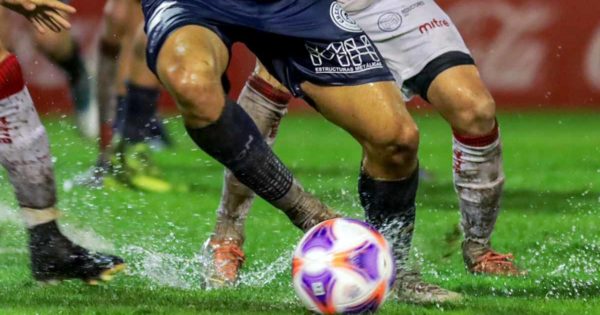 De local y bajo la lluvia, Alvarado cayó ante un efectivo Deportivo Morón