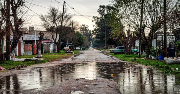 Agua en las casas y cloacas rebalsadas: así se viven las tormentas en el barrio Libertad