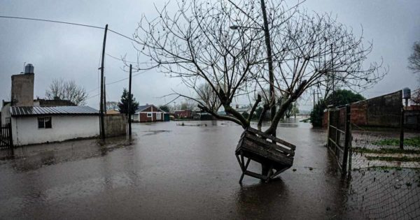 El barrio 2 de Abril, con ríos en las calles y casas inundadas por la intensa lluvia