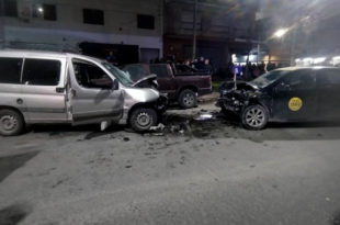 Seis heridos tras un choque frontal entre una camioneta y un taxi