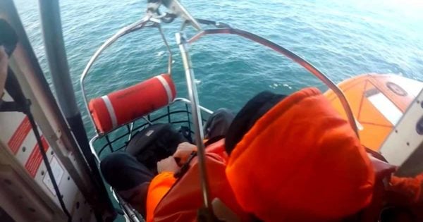 Aeroevacuaron a un tripulante de un pesquero por una emergencia médica