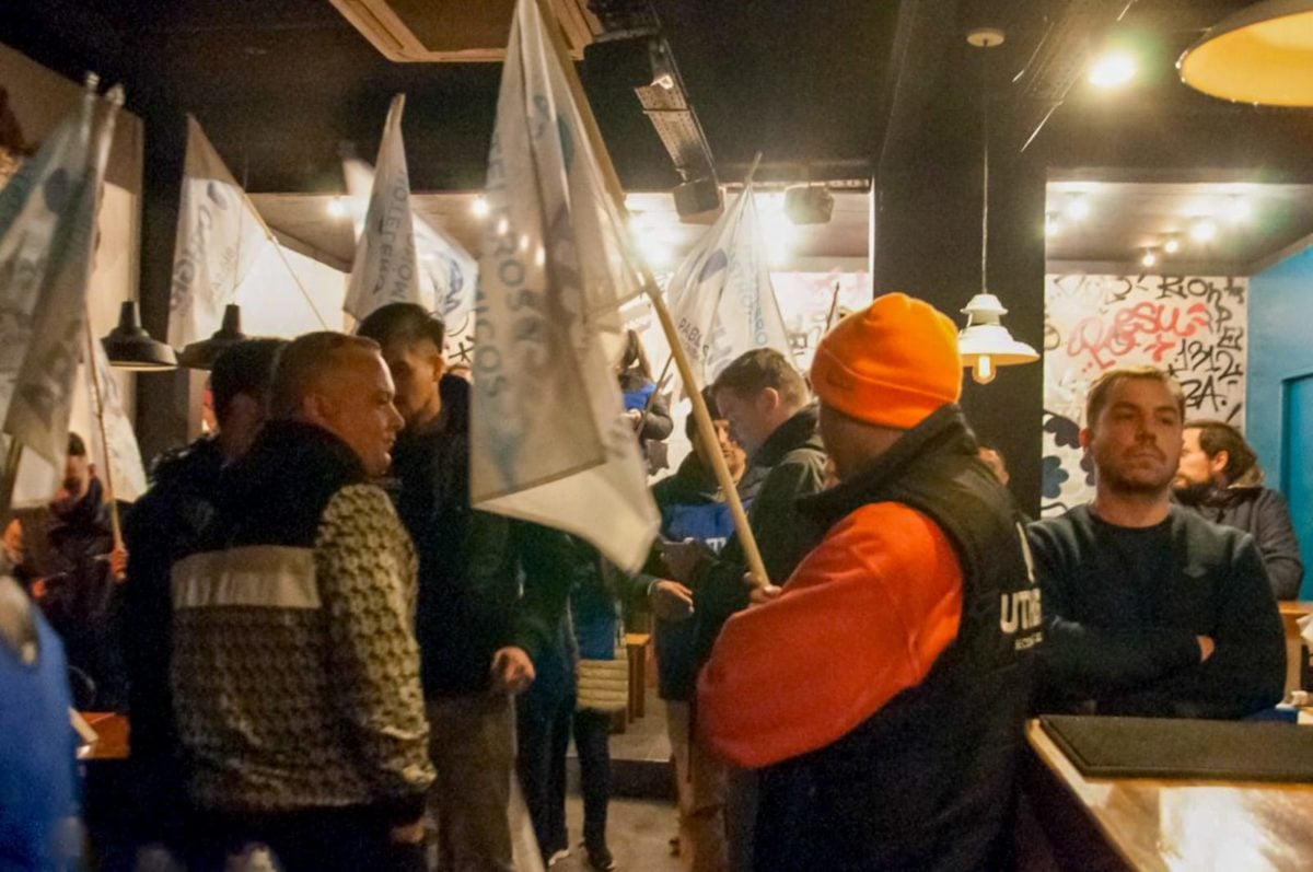 Protesta y denuncia de precarización laboral en una cervecería