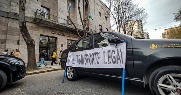 Taxistas, sin respuestas oficiales: “Los servicios regulados están siendo depredados”