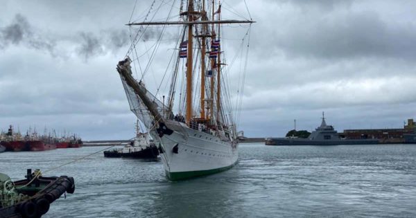 Abren la Base Naval para visitar el buque “Esmeralda” de la Armada de Chile