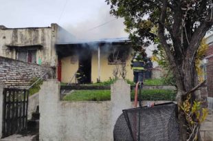 Se incendió una casa en el barrio Don Bosco: un herido