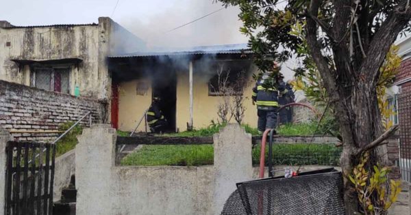 Se incendió una casa en el barrio Don Bosco: un herido