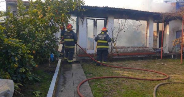 Evacuaron a un hombre tras un incendio en La Perla