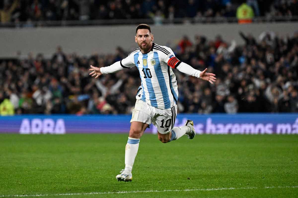 Con un golazo de Messi, Argentina arrancó con una victoria frente Ecuador