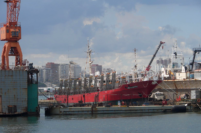Un barco chocó contra la Escollera Norte: un tripulante herido