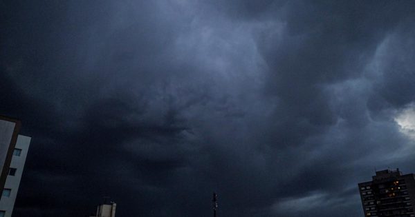 Emiten un alerta por tormentas para este lunes en Mar del Plata  
