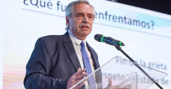 Alberto Fernández en IDEA: “El empleo se genera y los sueldos no acompañan”