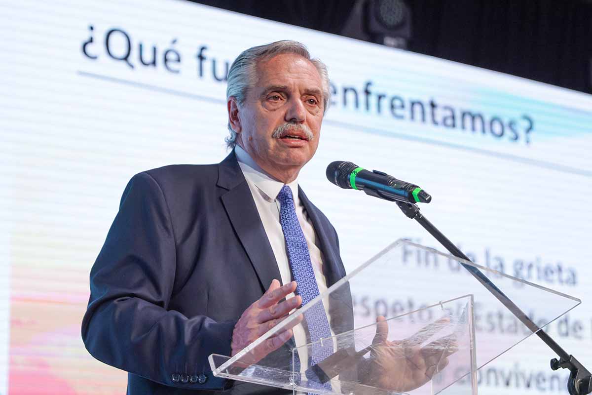 Alberto Fernández en IDEA: “El empleo se genera y los sueldos no acompañan”
