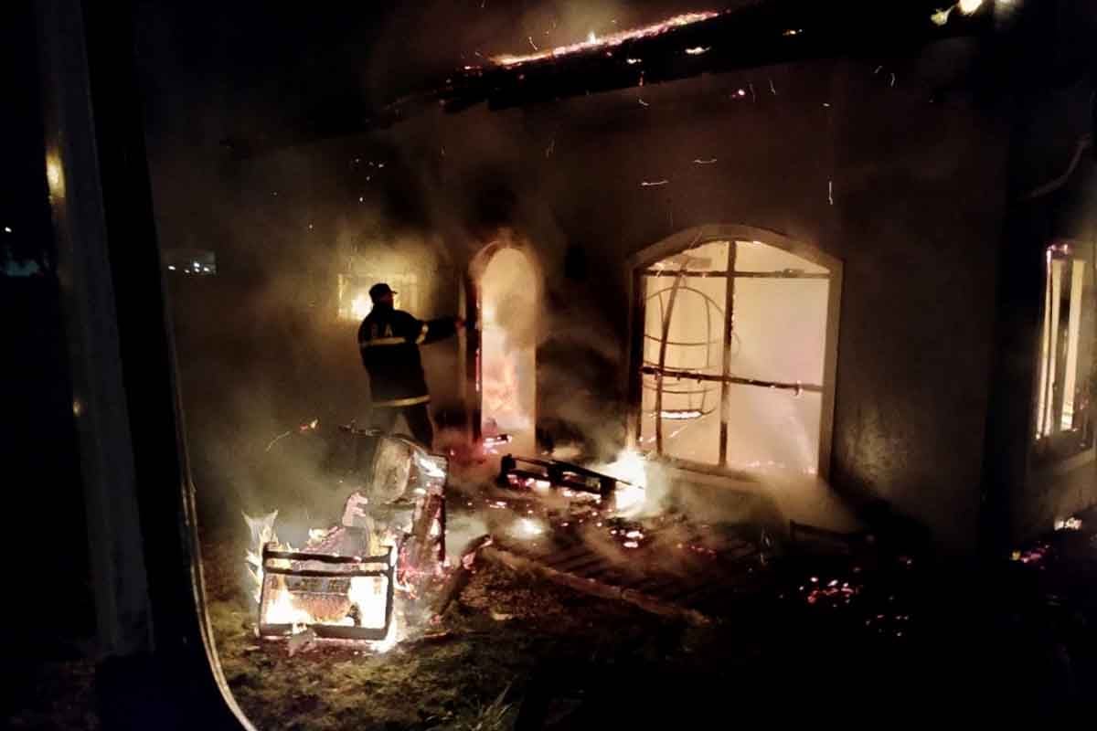 Se incendió una casa en Los Zorzales: asistieron a dos hombres
