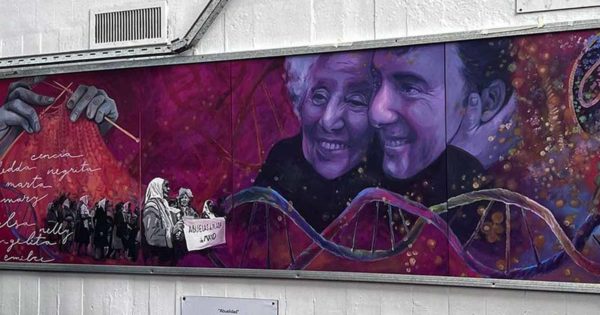 “Abuelidad”, un mural en homenaje a la búsqueda de Abuelas a través de la ciencia