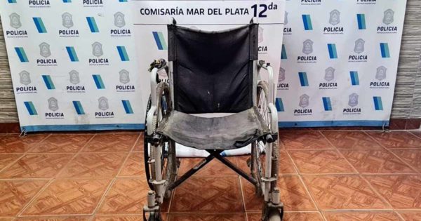 Detuvieron a un hombre que simulaba usar una silla de ruedas para asaltar taxistas