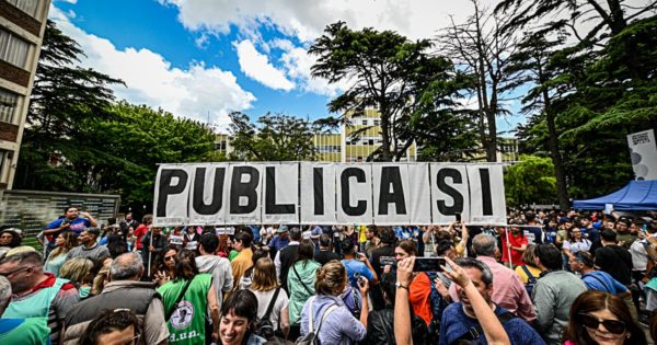Abrazo a la UNMdP en defensa de la universidad pública: “Milei pretende privatizar”
