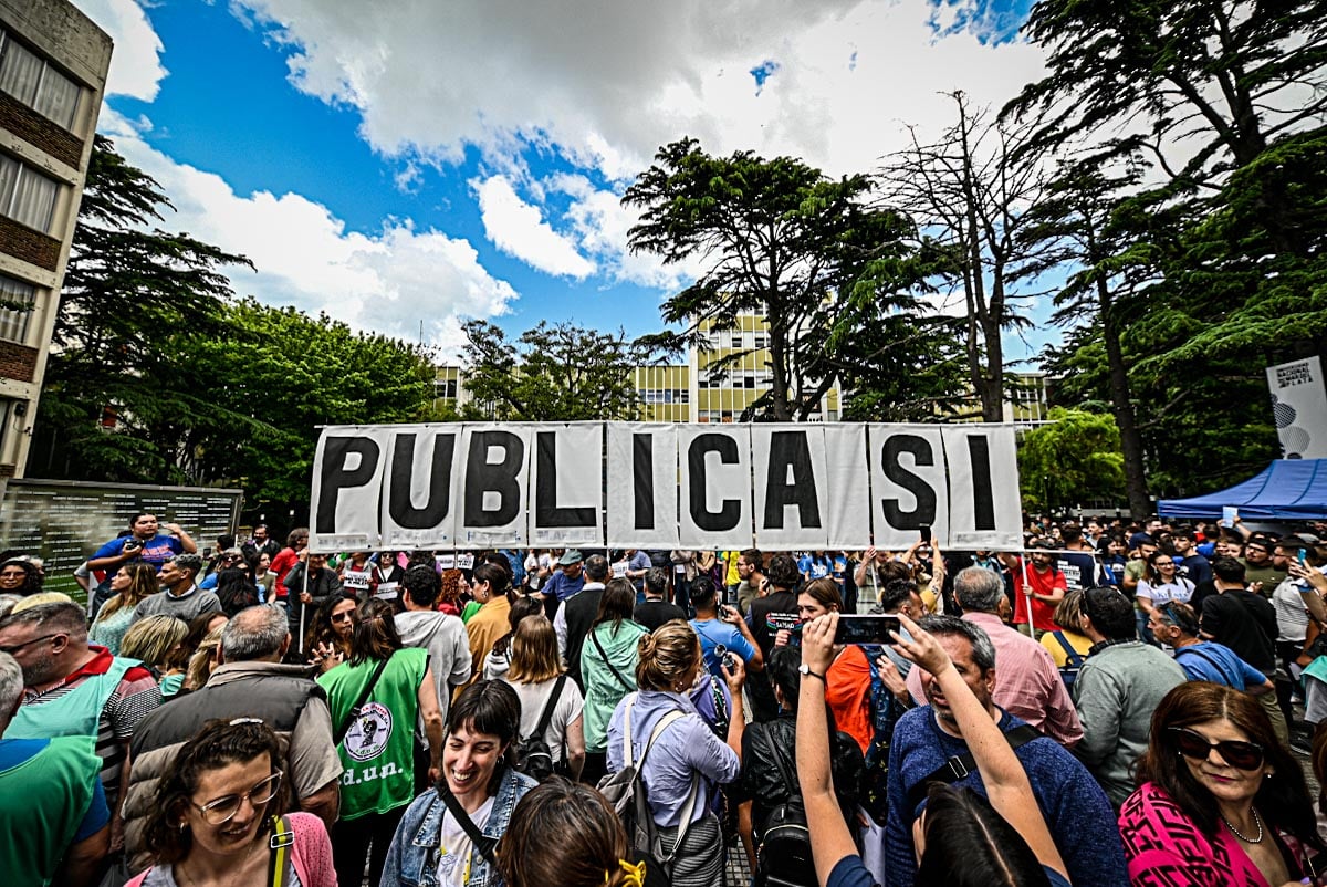 Abrazo a la UNMdP en defensa de la universidad pública: “Milei pretende privatizar”