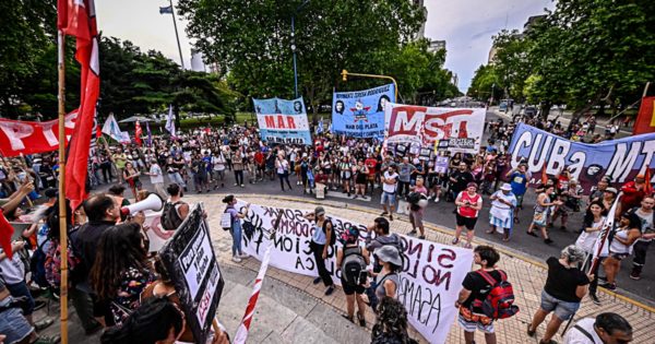 Organizaciones se movilizaron en Mar del Plata para “enfrentar” el ajuste de Milei