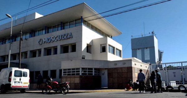 Moscuzza retomó la producción de fileteros después de recortar el personal