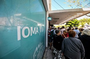Ante una nueva protesta, trabajadores de IOMA cerraron la sede local “en apoyo”