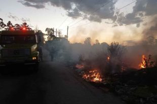Sofocan un incendio en un terreno del barrio El Colmenar