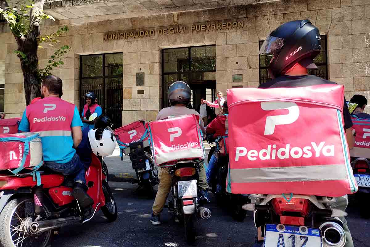 Caravana y reclamo de trabajadores de delivery ante los múltiples robos de motos
