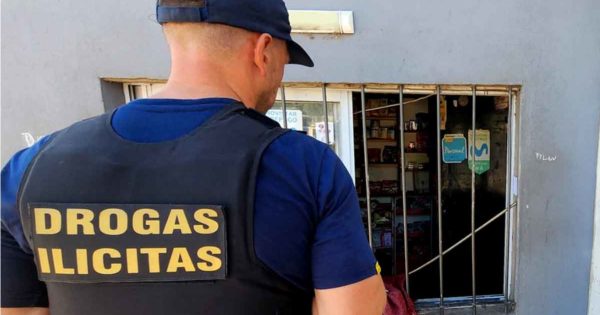 Dos detenidos por venta de cocaína en un kiosco del barrio Dorrego