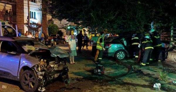 Fuerte choque en el barrio San José: cinco heridos y una mujer atrapada