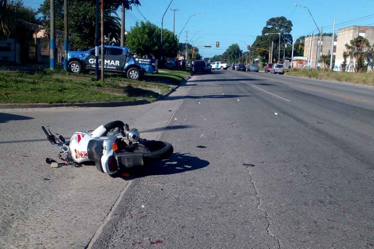 Un hombre herido tras un choque entre una moto y una bicicleta