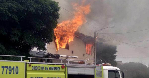 Un incendio arrasó a una vivienda en el barrio Las Heras