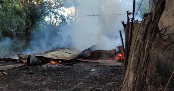 Se incendió una vivienda de chapa y madera en el barrio Pueyrredon