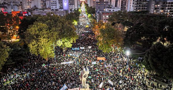 La Marcha federal contra el ajuste en universidades fue multitudinaria en Mar del Plata