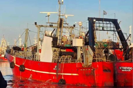 Un barco sufrió un ingreso de agua a 200 kilómetros de Mar del Plata