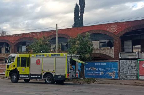 Sofocaron un incendio en un depósito abandonado de avenida Juan B. Justo