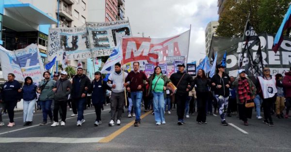 Numerosa protesta contra el ajuste en los barrios: “Montenegro se alinea con Milei”