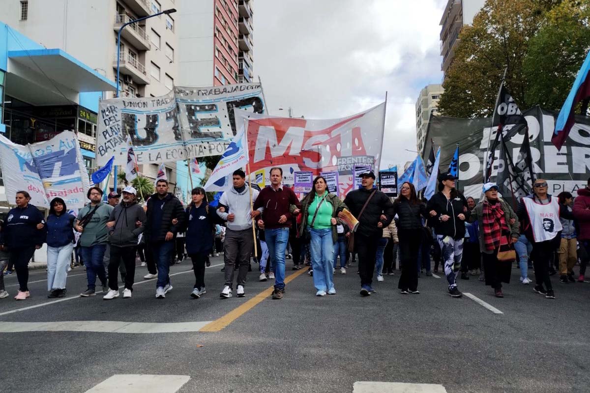 Numerosa protesta contra el ajuste en los barrios: “Montenegro se alinea con Milei”