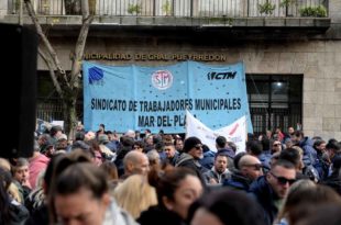 Movilización de municipales con críticas a Montenegro: “Es un ataque ideológico”