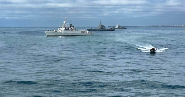 La flota de la Armada, a la espera del portaviones estadounidense