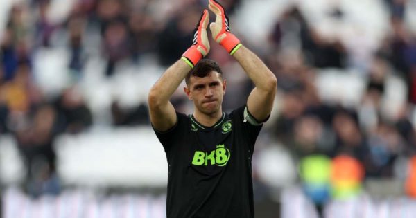 Aston Villa perdió en Grecia y Dibu Martínez se quedó sin Conference League