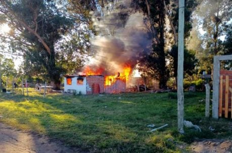 Una familia secó ropa con una estufa y se le prendió fuego la casa